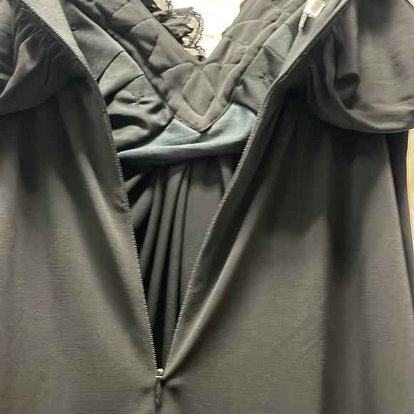 Maggy London sz 10 little black dress beautiful lace frnt & shoulders padded bra - Picture 4 of 4